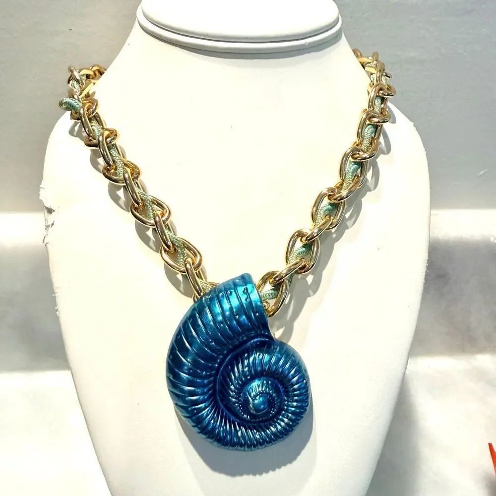 Olivia Divine Bohemian Conch Shell Pendant Chunky Chain Necklace Blue Gold